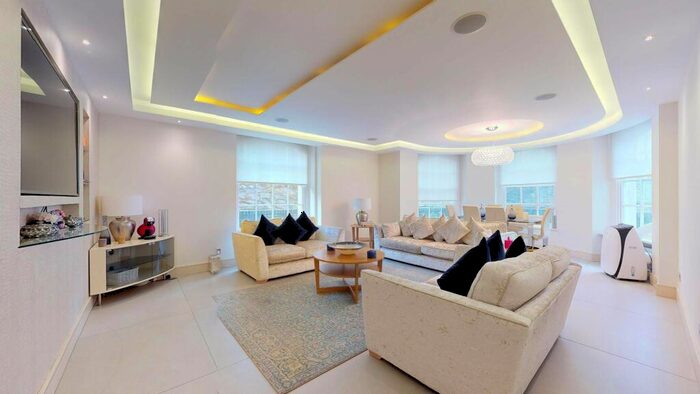 3 Bedroom Flat To Rent In Park Road, NW8