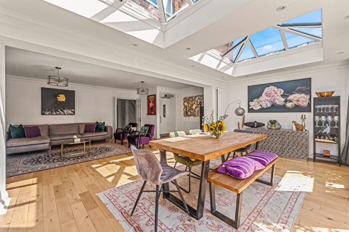 5 Bedroom Semi Detached House To Rent In The Avenue, Hampton, TW12