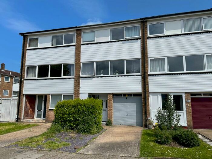 4 Bedroom Town House To Rent In Woodcote Drive, Orpington, BR6