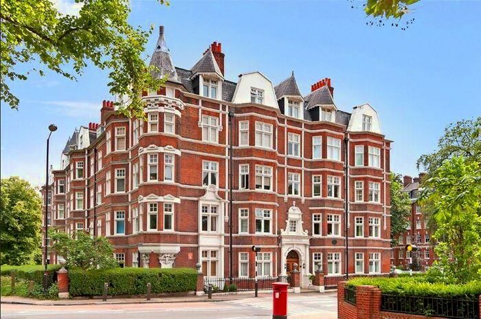 4 Bedroom Flat To Rent In East Heath Road, Hampstead, London, NW3