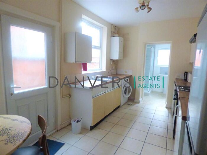 4 Bedroom Semi-Detached House To Rent In Paton Street, Leicester, LE3