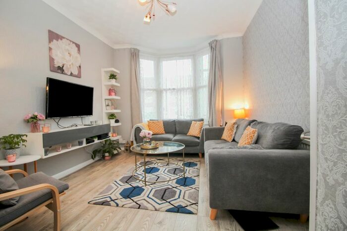 3 Bedroom Terraced House To Rent In Whalebone Lane South, RM8