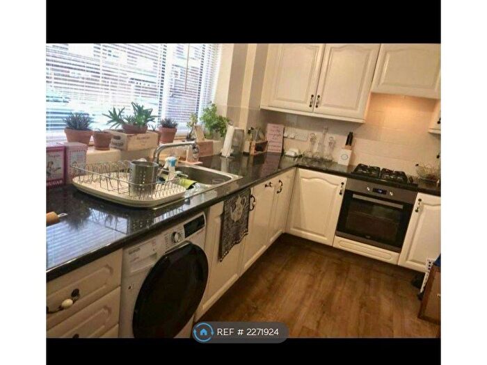 2 Bedroom Flat To Rent In Cheviot Road, Slough, SL3
