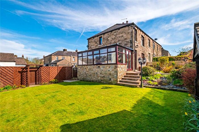 3 Bedroom End Of Terrace House For Sale In Rosemount Avenue, Barnoldswick, Lancashire, BB18