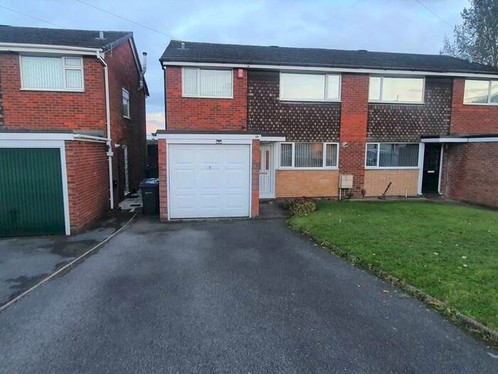 3 Bedroom Semi-Detached House To Rent In Hilary Drive, Walmley, B76