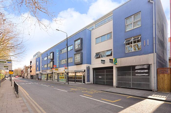 2 Bedroom Flat To Rent In Sky Studios, Docklands, London, E16