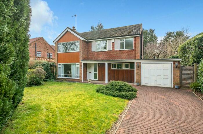 3 Bedroom Detached House For Sale In Brookmans Park, AL9