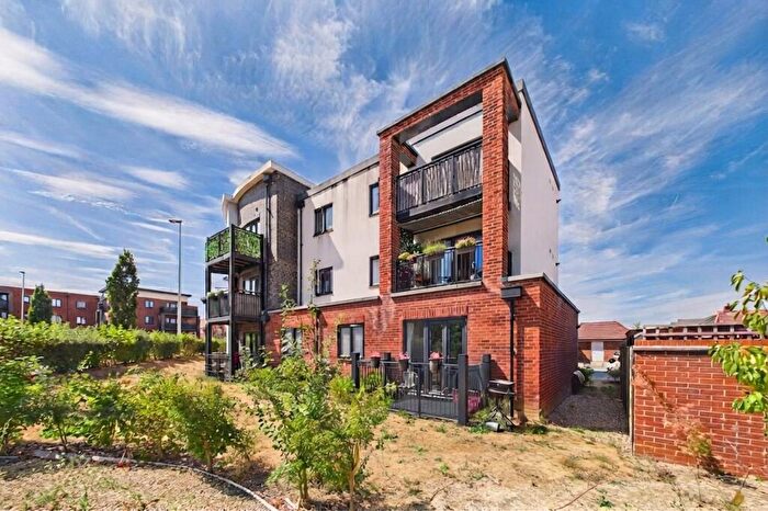 1 Bedroom Flat For Sale In Potter Crescent, Wokingham, Berkshire, RG41