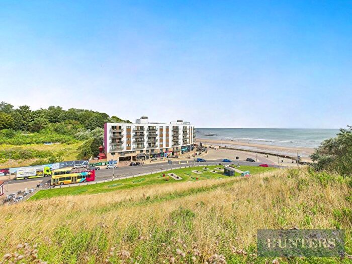 2 Bedroom Flat For Sale In Peasholm Gap, Scarborough, YO12