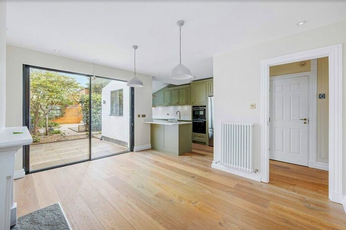 3 Bedroom End Of Terrace House To Rent In Southfield Road, London, W4