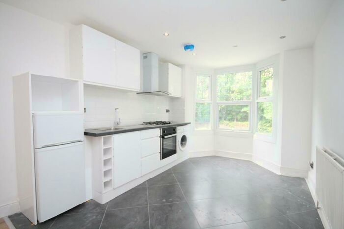 4 Bedroom Flat To Rent In Wightman Road, Manor House, N8