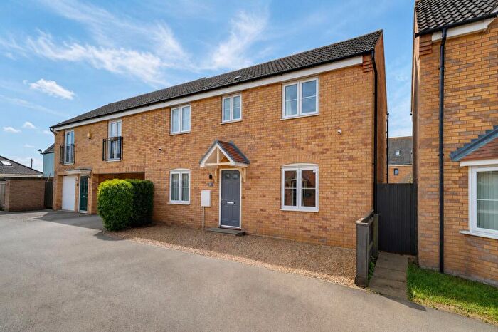3 Bedroom House To Rent In Fairbairn Way, Chatteris, PE16
