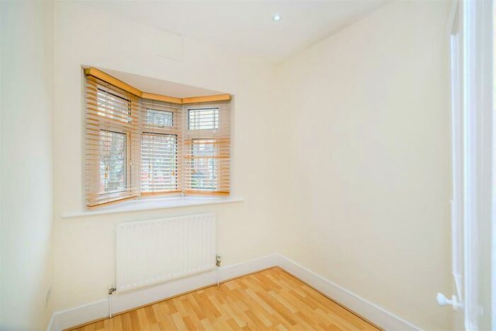 2 Bedroom Flat To Rent In Douglas Road, Chingford, E4