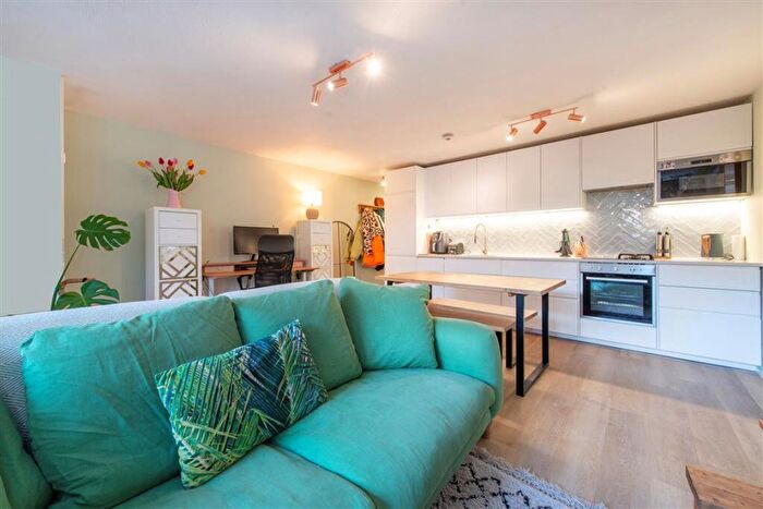 1 Bedroom Flat To Rent In Sturmer Way, Caledonian Road, N7