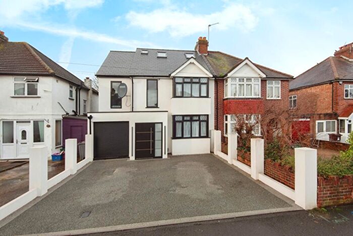 5 Bedroom Semi Detached House For Sale In Boundaries Road, Feltham, TW13