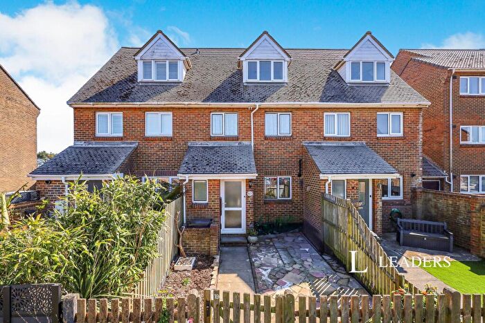 4 Bedroom Town House To Rent In Blakes Way, BN23
