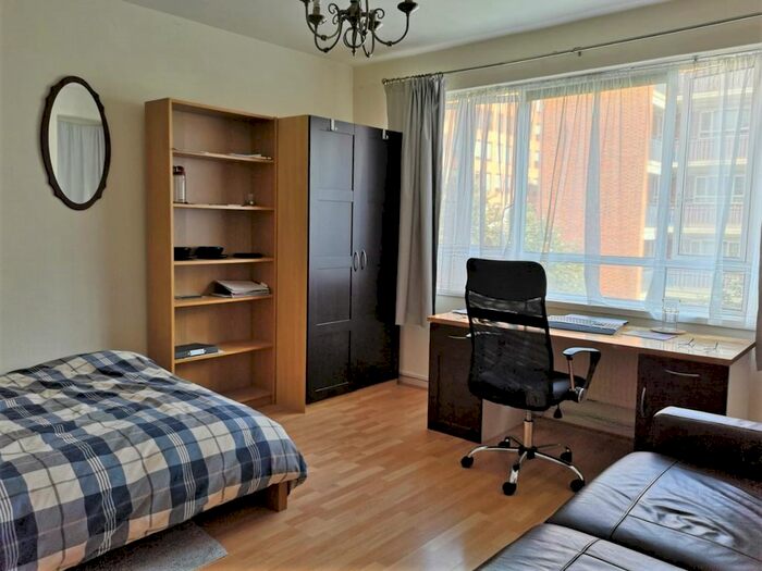 3 Bedroom Flat To Rent In Blemundsbury, Dombey Street, London, WC1N