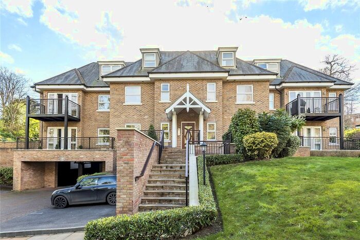 2 Bedroom Flat To Rent In South Park, Gerrards Cross, SL9