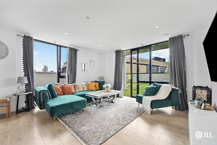 3 Bedroom Flat For Sale In Hawthorn House, Forrester Way, London, E15