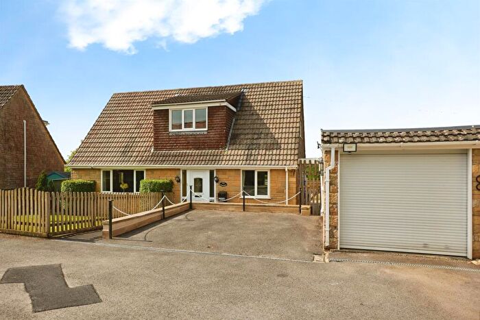 3 Bedroom Bungalow For Sale In Cross Roads, Bourton, Gillingham, SP8