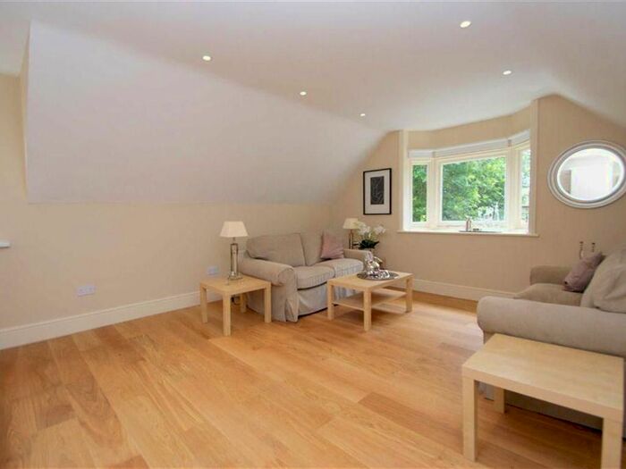 3 Bedroom Property To Rent In Spencer Road, London, W4