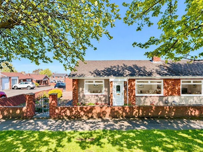 2 Bedroom Semi-Detached Bungalow For Sale In Newbank Walk, Winlaton, NE21