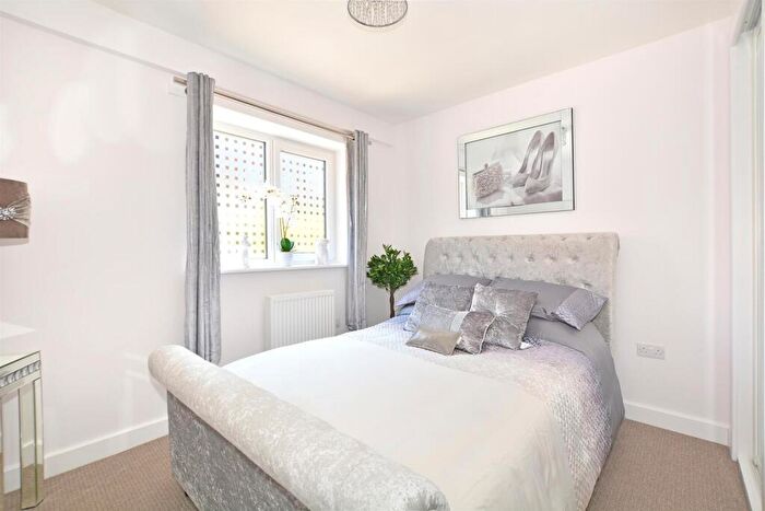 1 Bedroom Flat To Rent In Cantelupe Road, East Grinstead, RH19