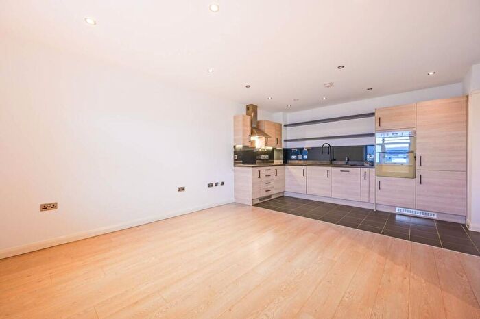 2 Bedroom Flat To Rent In Bodiam Court, Walthamstow, London, E17