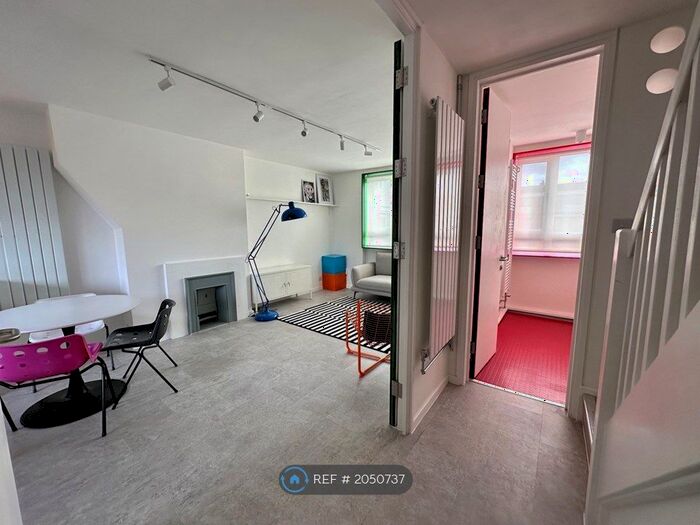 3 Bedroom Flat To Rent In Dudley House, London, SW9