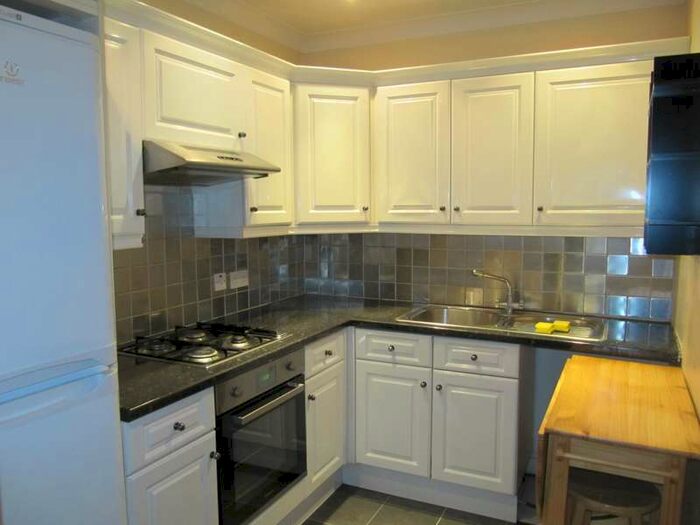 1 Bedroom Flat To Rent In Cambridge Road, Seven Kings, IG3