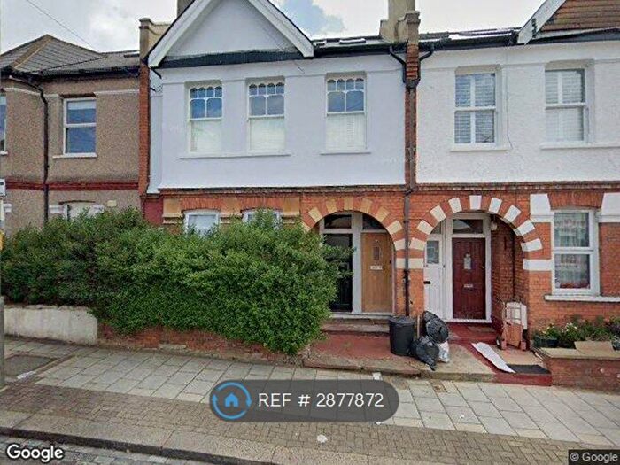 2 Bedroom Flat To Rent In Salterford Road, London, SW17
