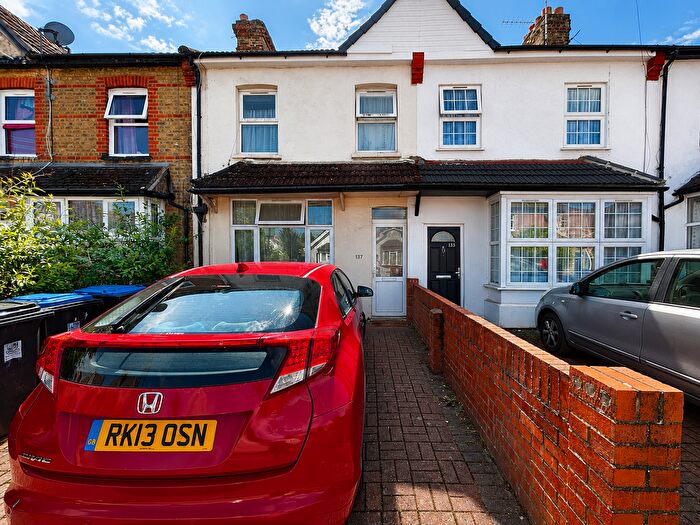 3 Bedroom Terraced House For Sale In Walton Road, Woking, GU21