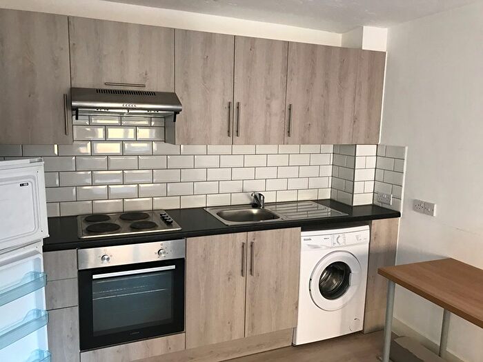 Studio To Rent In Greenway Close, Friern Barnet, N11