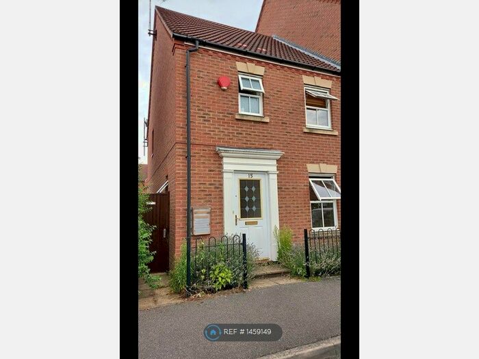 3 Bedroom End Of Terrace House To Rent In Tracy Avenue, Langley, SL3