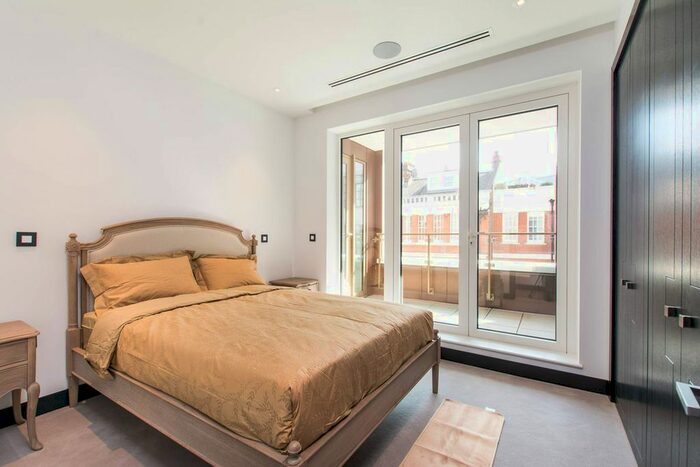 2 Bedroom Flat To Rent In Chapter Street, Westminster, London, SW1P