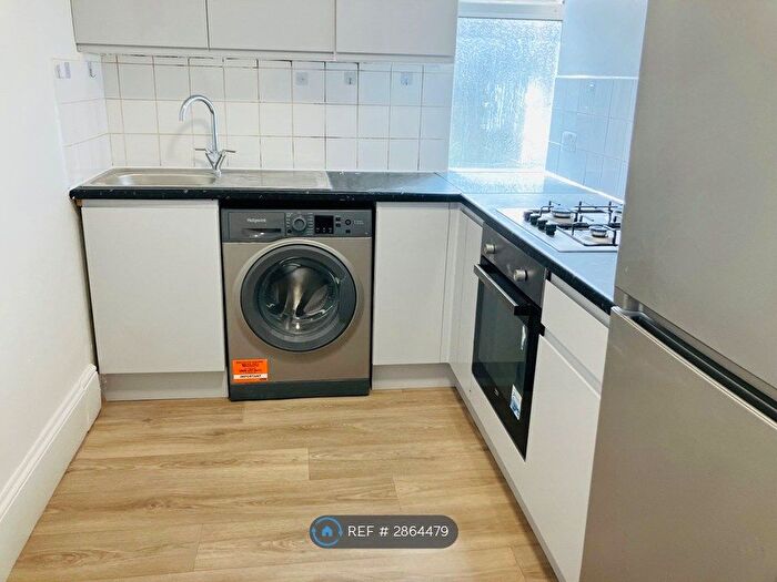3 Bedroom Flat To Rent In Hockley Avenue, London, E6