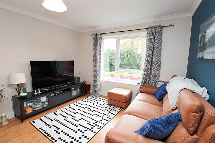 2 Bedroom Flat For Sale In Fleet Road, Fleet, GU51