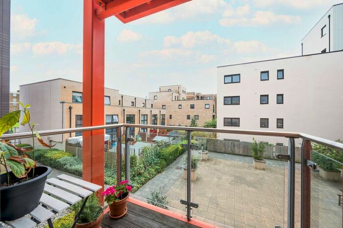 2 Bedroom Flat To Rent In Park View Court, Bow, London, E3