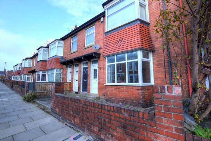 2 Bedroom Flat To Rent In Biddlestone Road, Newcastle Upon Tyne, NE6