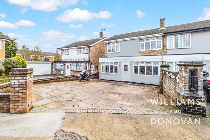 4 Bedroom Semi Detached House For Sale In Grassmere Road, Hornchurch, RM11