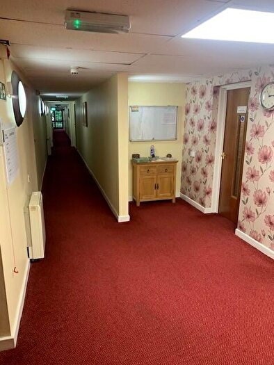 1 Bedroom Flat To Rent In Over 's Only- One Bedroom, First-Floor Flat, Daisyfield Grange, Rossefield Approach, Leeds, West Yorkshire, LS13