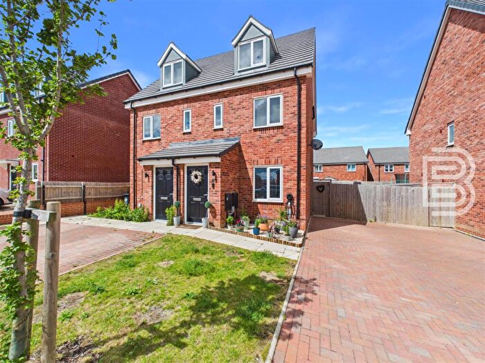3 Bedroom Semi-Detached House For Sale In Chervil Way, Coton Park, Rugby, CV23