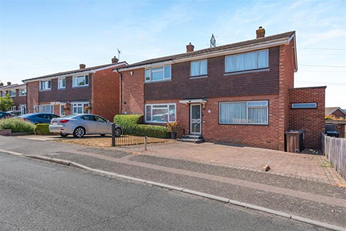 4 Bedroom Semi Detached House For Sale In Plover Road, Larkfield, Aylesford, ME20