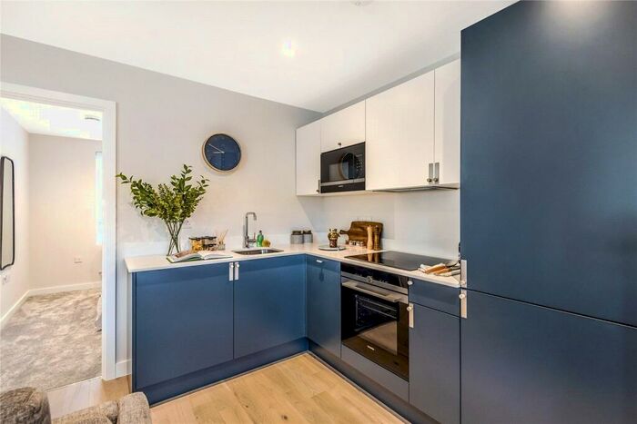 1 Bedroom Apartment To Rent In Chertsey, Surrey, KT16