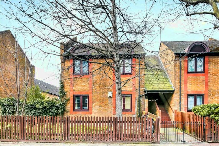 1 Bedroom Flat To Rent In Isambard Place, Rotherhithe, London, SE16