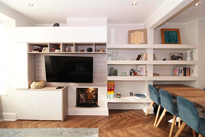 2 Bedroom House For Sale In Pylbrook Road, Sutton, SM1