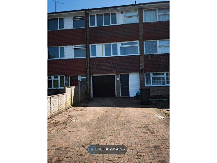 4 Bedroom Terraced House To Rent In Swasedale Road, Luton, LU3