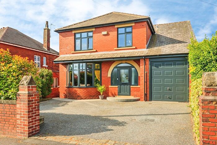 4 Bedroom Detached House For Sale In Kingsway, Ossett, WF5