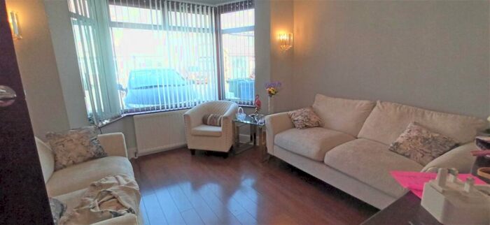 4 Bedroom Semi-Detached House To Rent In Newnham Way, Kenton, HA3