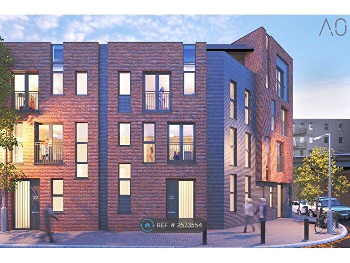 3 Bedroom Maisonette To Rent In Steedman Street, London, SE17